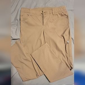 Underarmor Loose Fit Khaki Pants Size 12